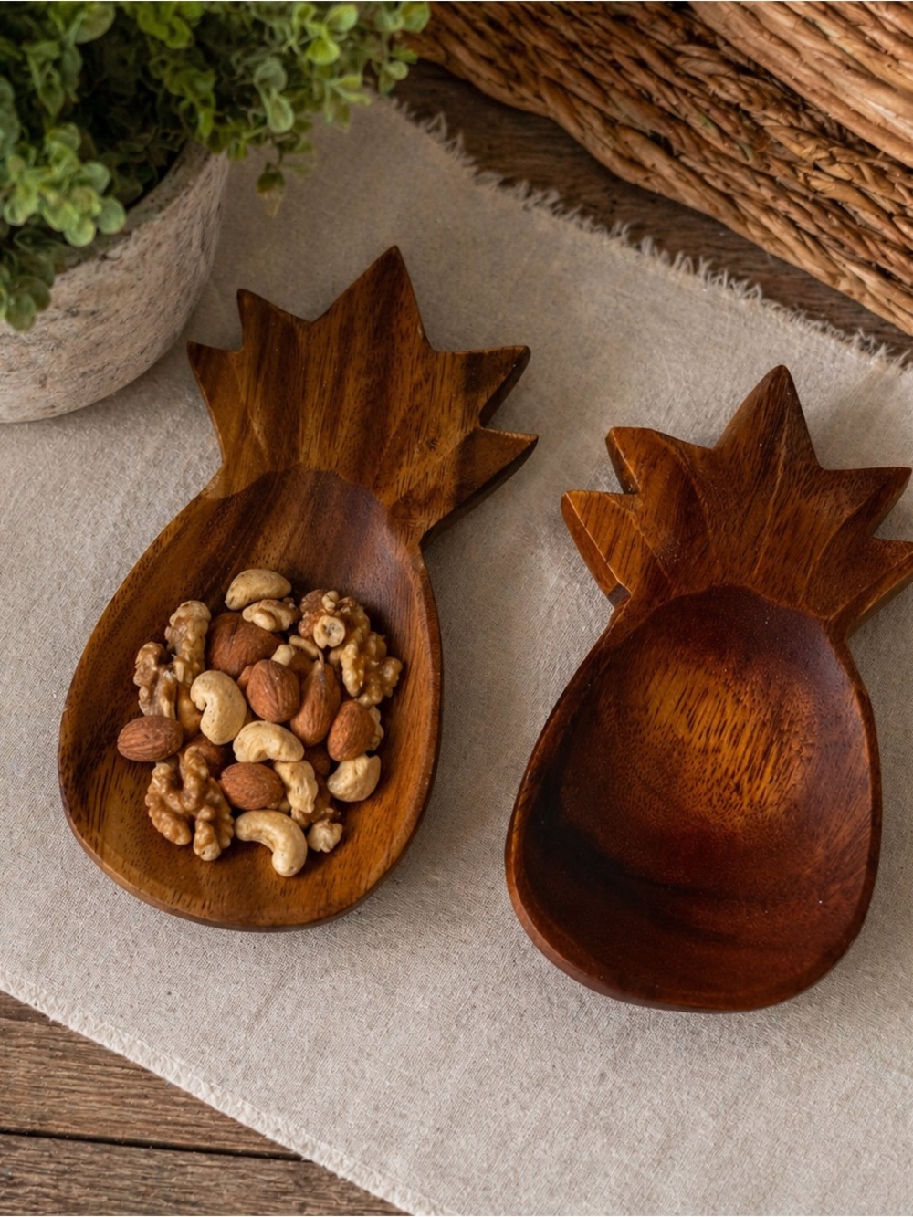 Wooden Pineapple Snack Bowls - Brown